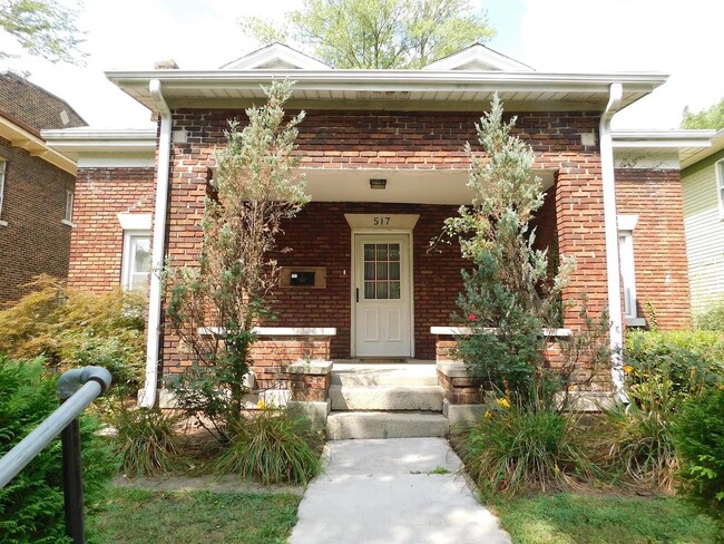 Primary Photo - 7 BR 3 BA next to Union. Available August ...