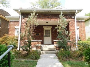 Building Photo - 7 BR 3 BA next to Union. Available August ...