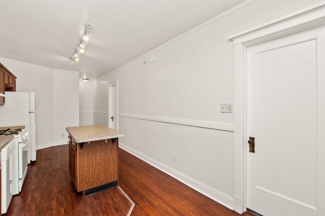 Building Photo - 6144 S Indiana Ave