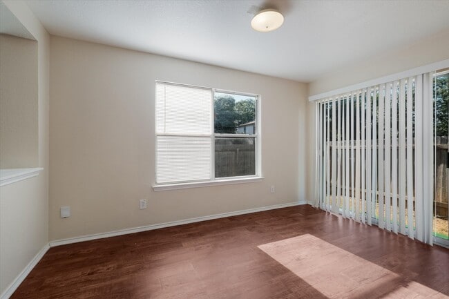 Building Photo - 102 Kenrock Ridge