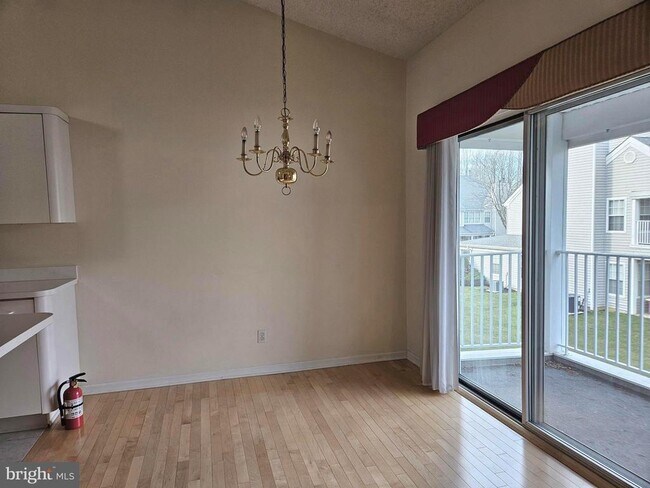 Building Photo - 409 Talon Ct