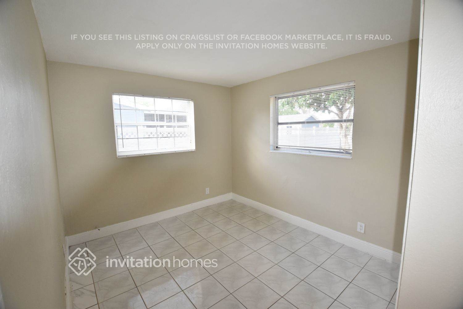 Building Photo - 427 SW 65th Ave