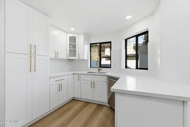 Building Photo - 2029 N Sunset Dr