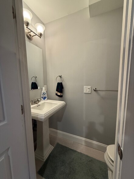 Building Photo - 264 Main St