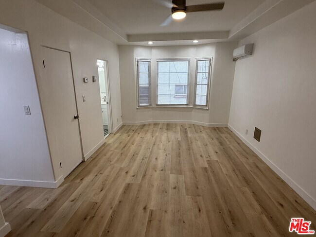 Building Photo - 821 S Wilton Pl