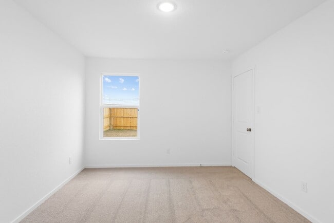 Building Photo - 972 Creek