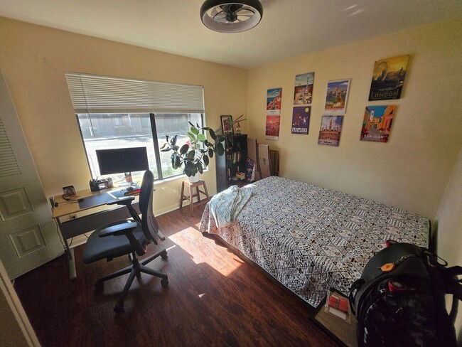 Building Photo - 2/2 Condo in the quiet community of Mile Run