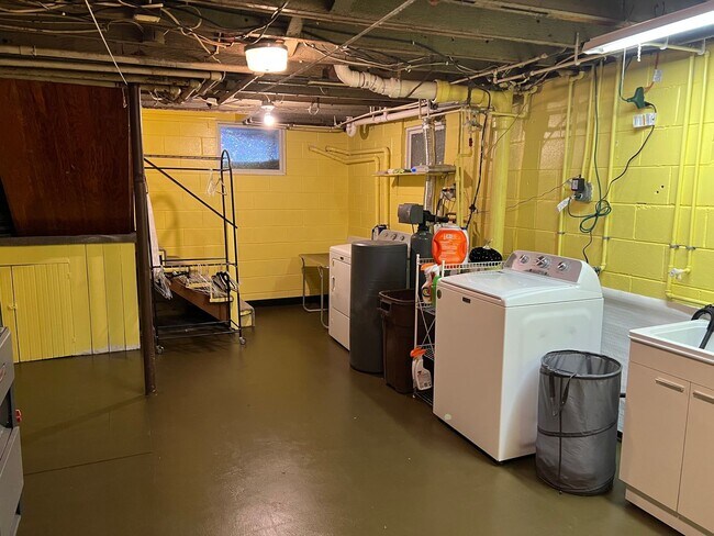 Building Photo - 3 Bedroom/2.5 Bathroom Home in Peoria for Lease