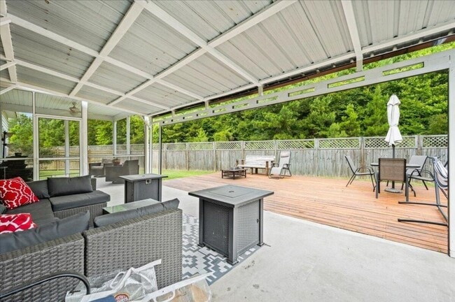 Building Photo - 421 Brawley Dr