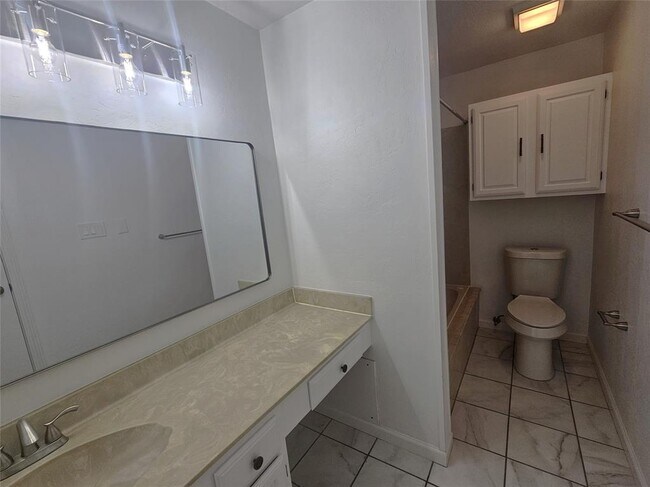 Building Photo - 921 Marine Dr