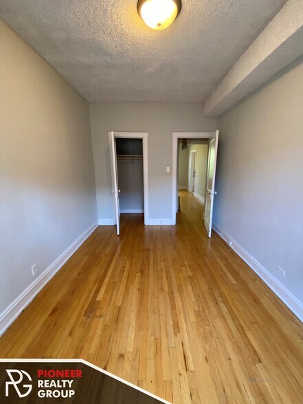 Building Photo - 3523 N Racine Ave