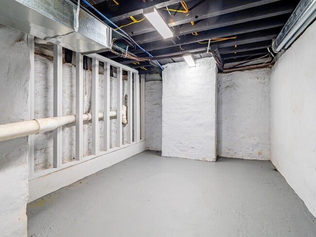 Building Photo - 161 Brown St