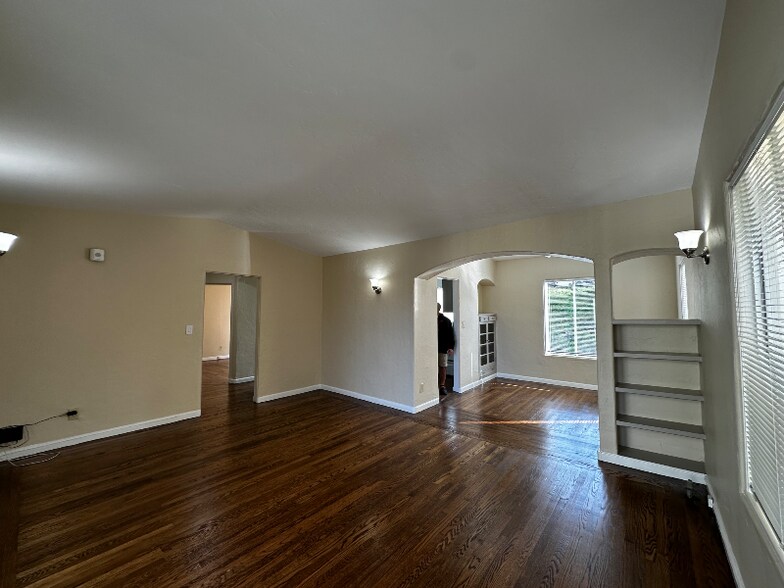 Building Photo - 2215 Carroll St