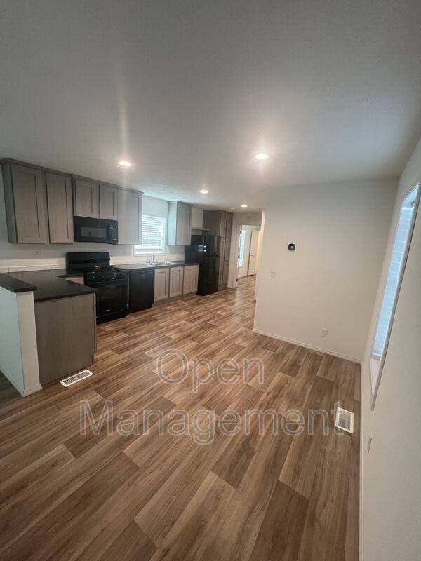 Building Photo - 18-1015 Gibraltor