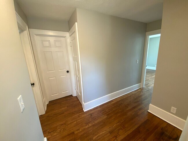 Building Photo - Fully Remodeled 3Bedroom House!