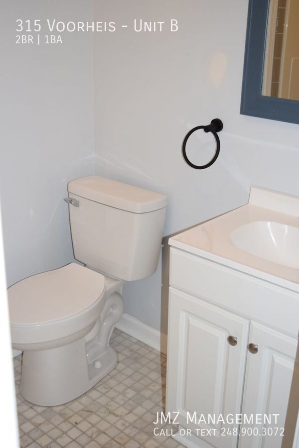Building Photo - 315 Voorheis-Unit B