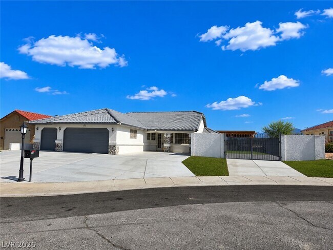 Building Photo - 3630 E Vineyard Dr