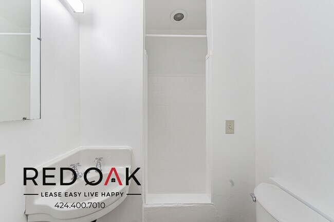 Building Photo - 1559 N Hill Ave