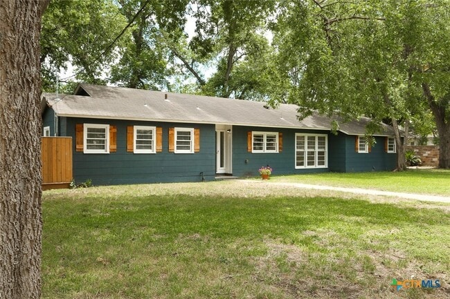 Primary Photo - 621 Hackberry St