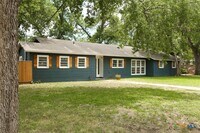 Building Photo - 621 Hackberry St