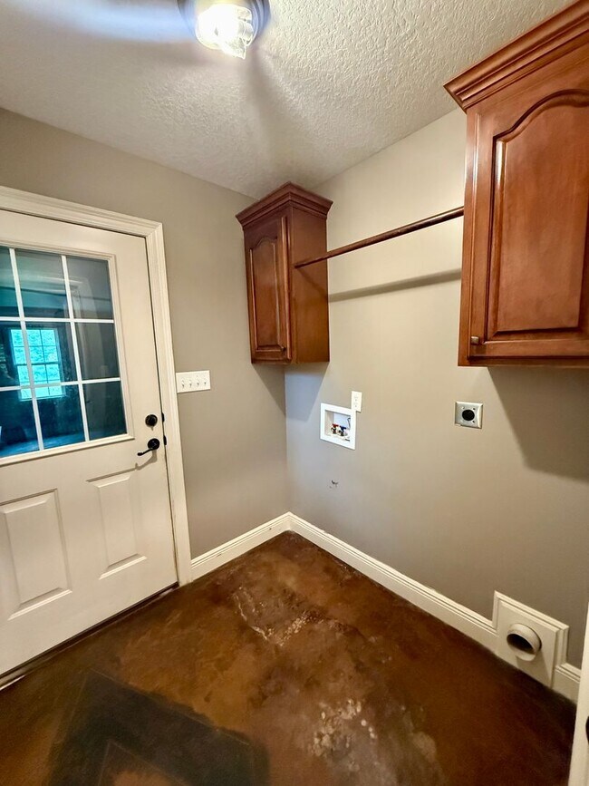 Building Photo - 3220 Horseshoe Trail