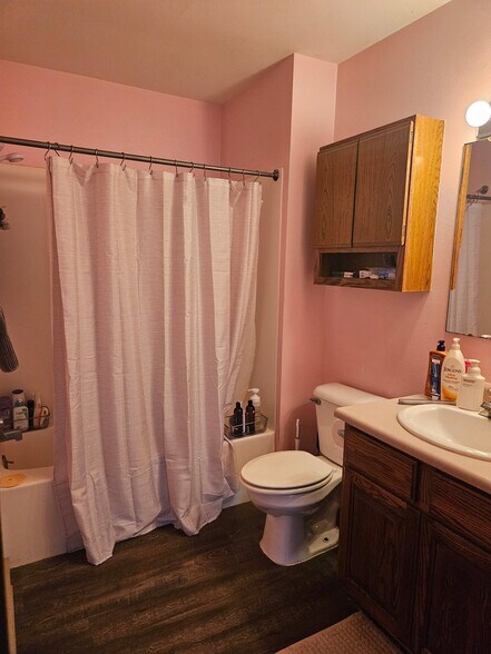 Building Photo - 216 West Ave