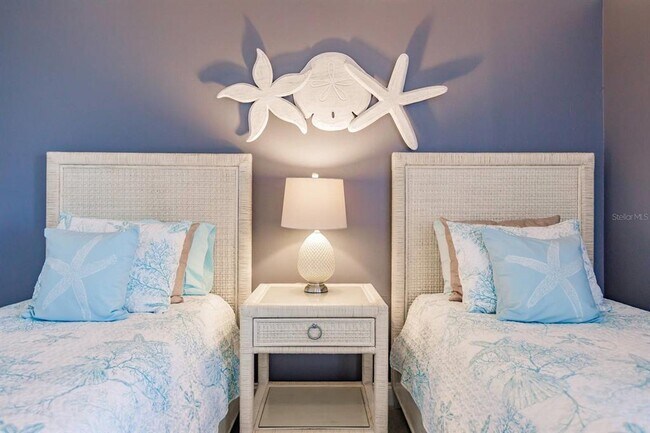 Building Photo - 1055 W Peppertree Dr