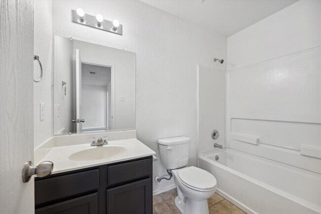 Building Photo - 210 Waterlily Way