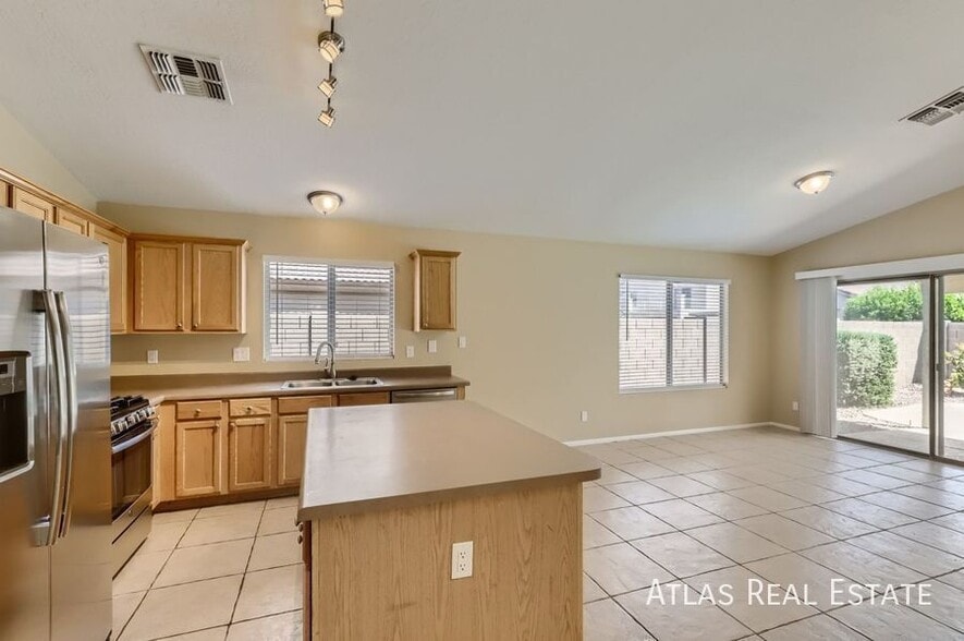 Building Photo - 13281 W Mauna Loa Ln