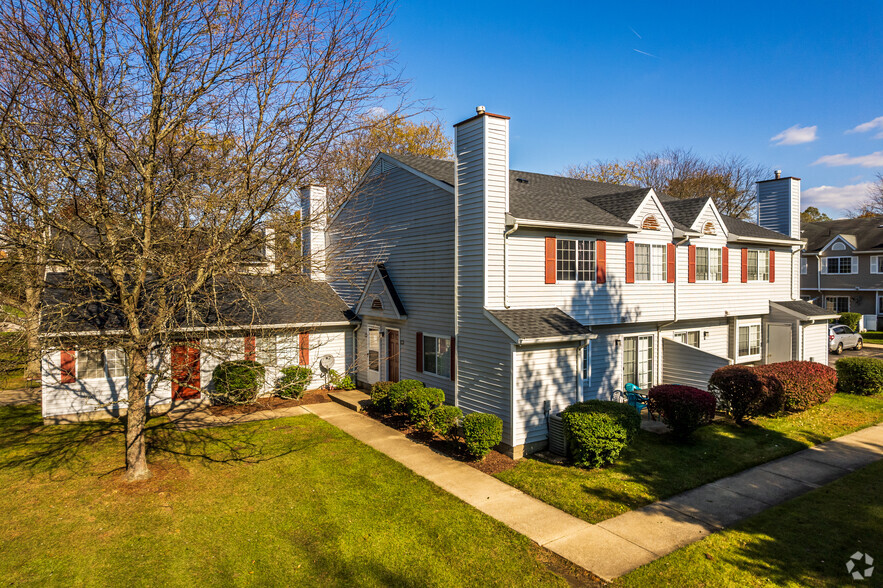 Primary Photo - Hunters Lake Apartments