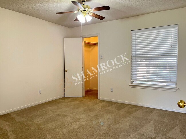 Building Photo - 3/2 Duplex near Hewitt Post Office