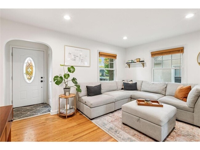 Building Photo - 3040 Hampshire Ave S