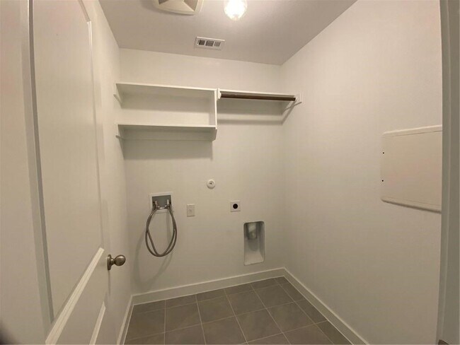 Building Photo - 652 Pheasant Hill Ln
