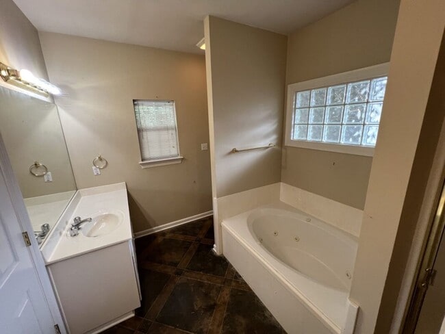 Building Photo - Beautiful 3BR Home in Sought-After Beau Pré off River Rd – Open Floor Plan & Fenced Yard!