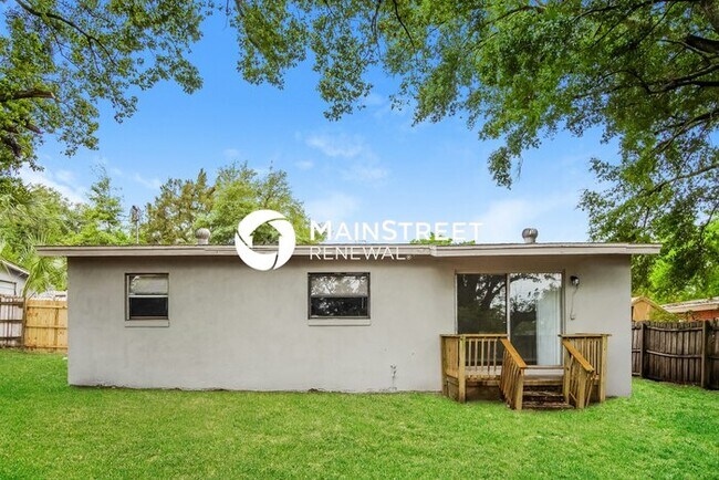 Building Photo - 3 Bedroom Pet-Friendly Home in Orlando, FL with Main Street Renewal