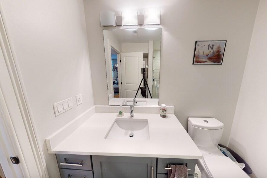 Building Photo - 168 Hampshire St