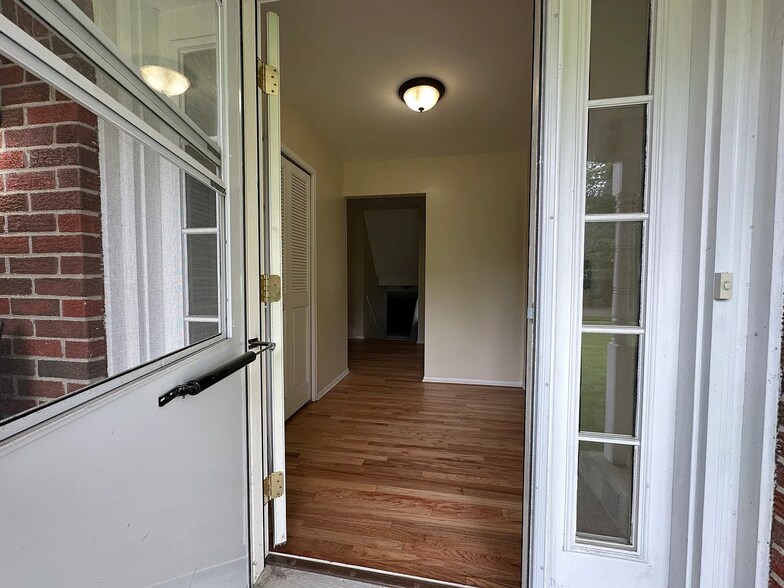 Building Photo - 2884 E Eisenhower Pky