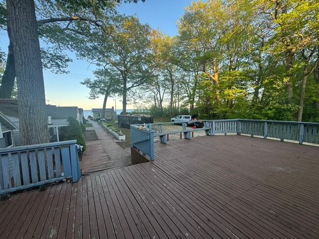 Building Photo - 5883 Lake Ln Dr