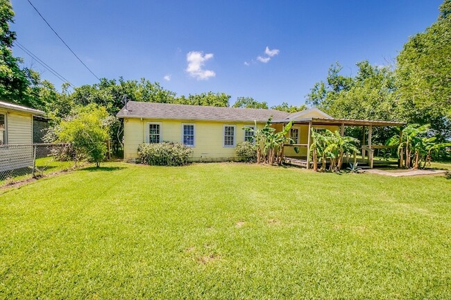 Building Photo - 3901 McKinney Dr