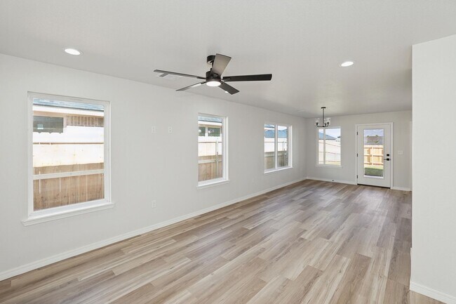Building Photo - 8910 Oakleaf Ct