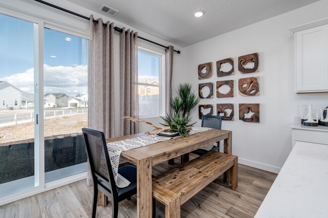 Building Photo - 1566 N Summer Spgs Cv