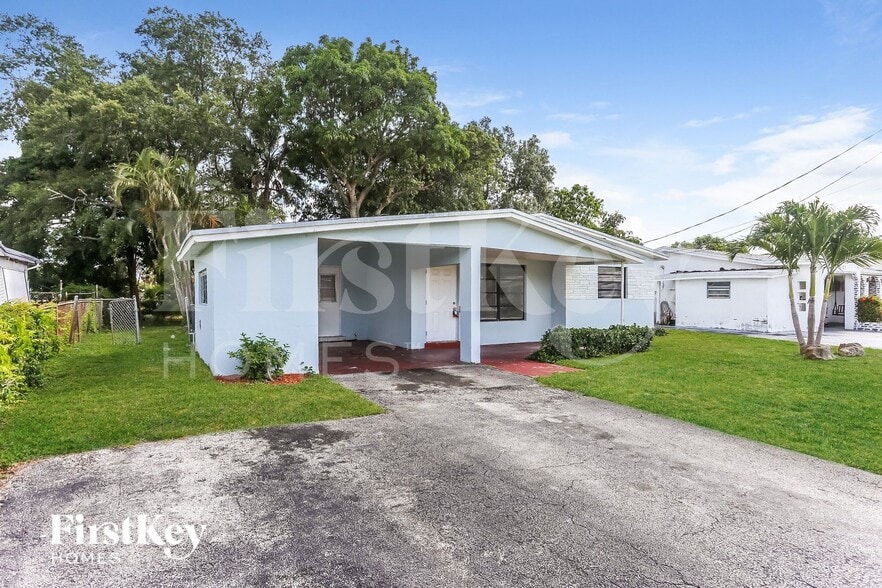 Building Photo - 3751 NW 9th Ct