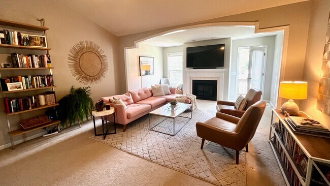 Main Living Area - 173 Bellhaven Dr