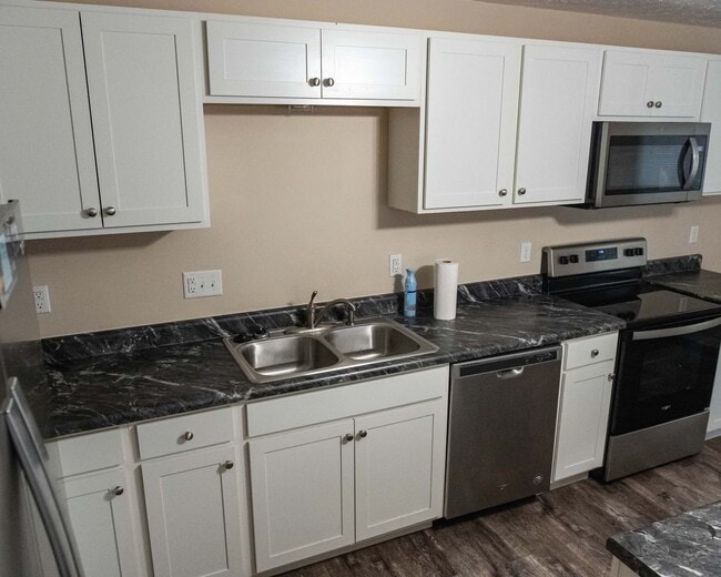 Building Photo - 423 S Park Square Dr