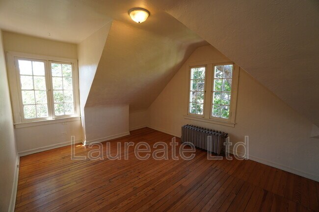 Building Photo - 834 N Clarkson St