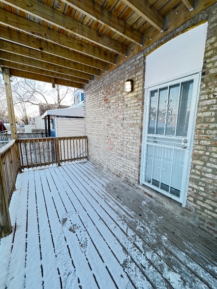 Building Photo - 6807 S Paulina St