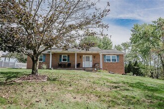 Building Photo - 979 Barclay Rd