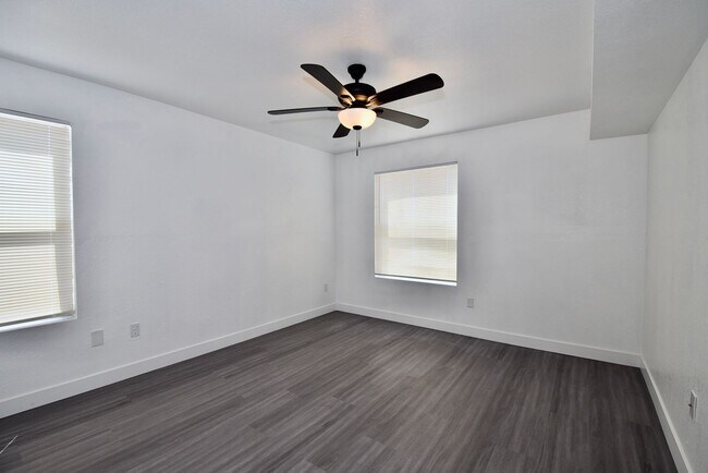 Building Photo - Move-In Ready Upgraded 1 Bed • 1 Bath Cond...