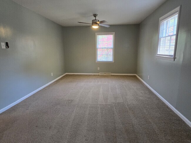 Building Photo - 3703 Hickory Hill Dr