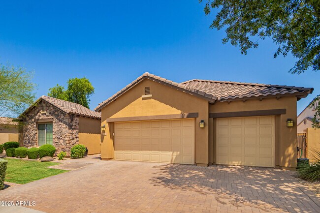 Building Photo - 15812 W Cypress St